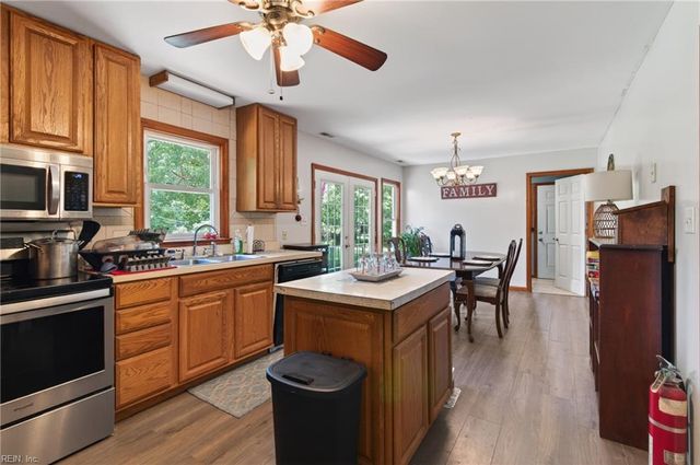 12 Holston LN, Hampton, VA 23664