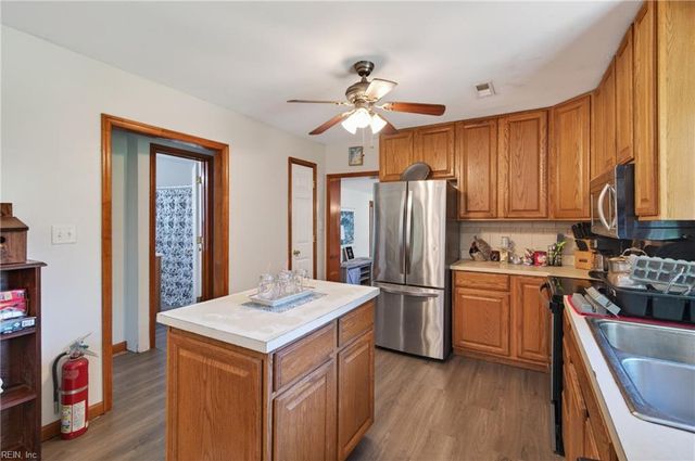12 Holston LN, Hampton, VA 23664