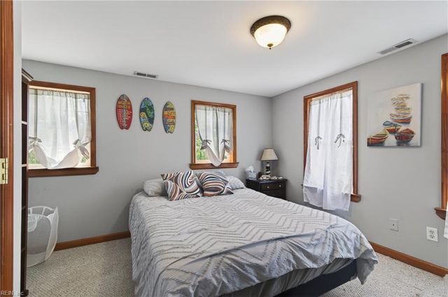 12 Holston LN, Hampton, VA 23664