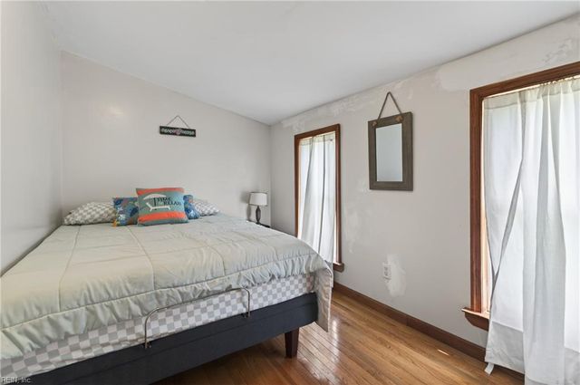 12 Holston LN, Hampton, VA 23664