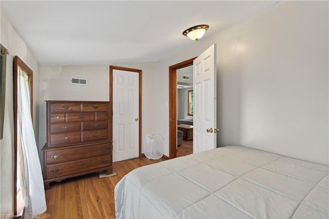 12 Holston LN, Hampton, VA 23664