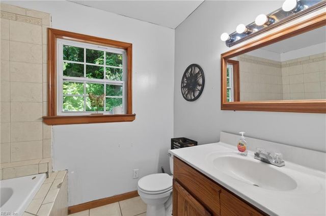 12 Holston LN, Hampton, VA 23664