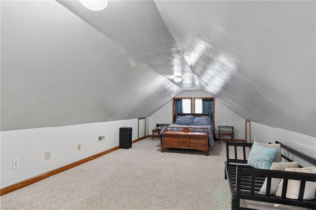 12 Holston LN, Hampton, VA 23664