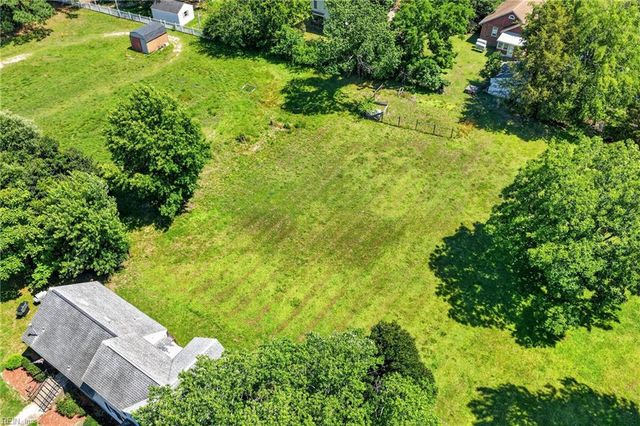 12 Holston LN, Hampton, VA 23664
