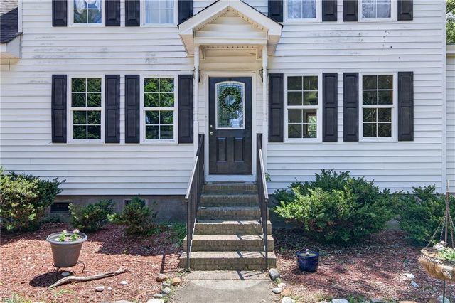 12 Holston LN, Hampton, VA 23664