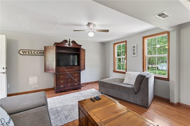 12 Holston LN, Hampton, VA 23664