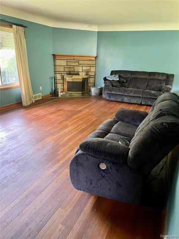 7234 Davison Road, Davison, MI 48423