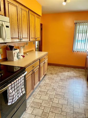 7234 Davison Road, Davison, MI 48423