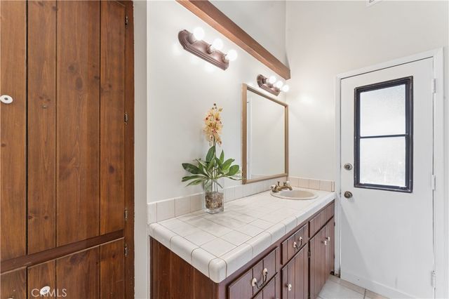 5666 Rawlings, Woodland Hills, CA 91367