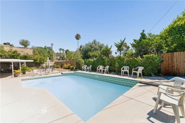 5666 Rawlings, Woodland Hills, CA 91367