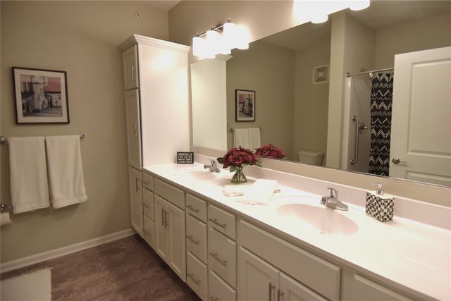 1427 34th Avenue SW 201, Altoona, IA 50009