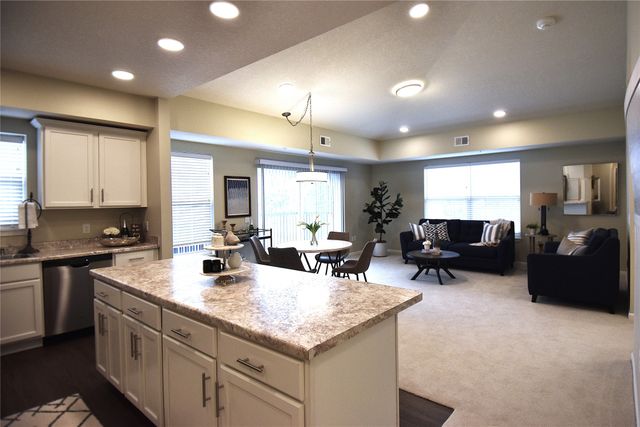 1427 34th Avenue SW 201, Altoona, IA 50009