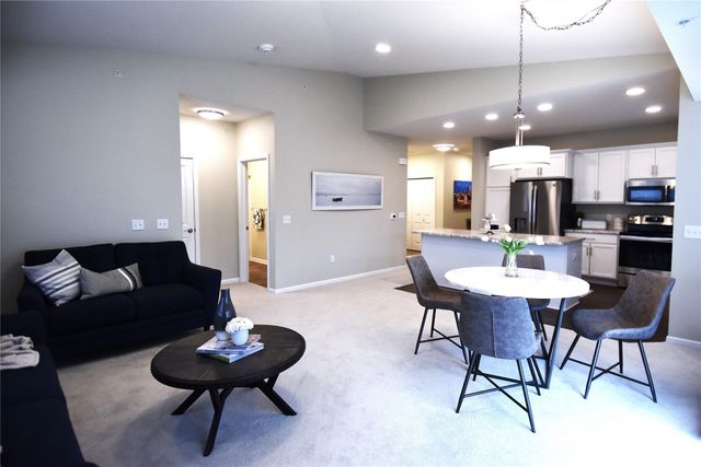 1427 34th Avenue SW 201, Altoona, IA 50009