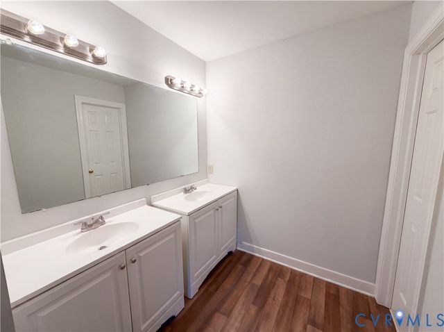 5517 W Bay Ct, Midlothian, VA 23112
