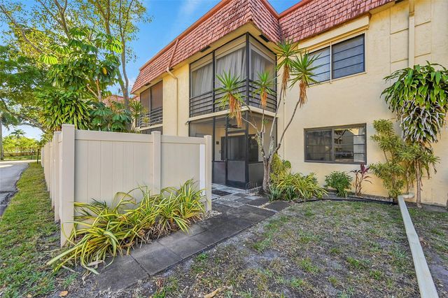 138 S Cypress Road 214, Pompano Beach, FL 33060