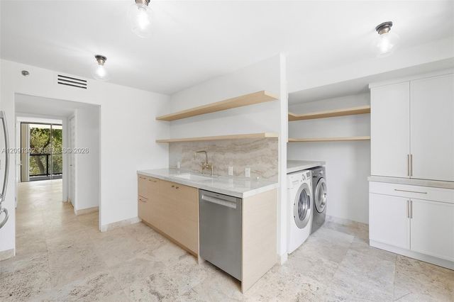 2575 S Bayshore Drive 4A, Miami, FL 33133