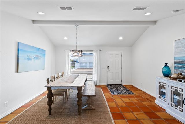 21 Flamingo Road, Rockport, TX 78382