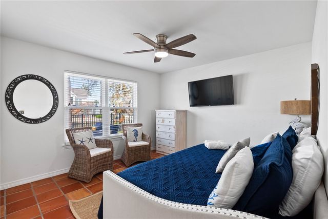 21 Flamingo Road, Rockport, TX 78382