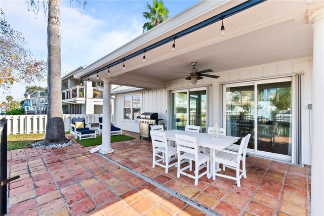 21 Flamingo Road, Rockport, TX 78382