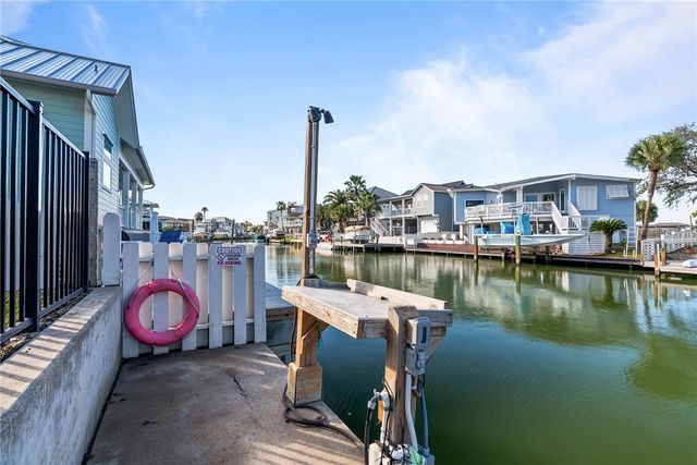 21 Flamingo Road, Rockport, TX 78382