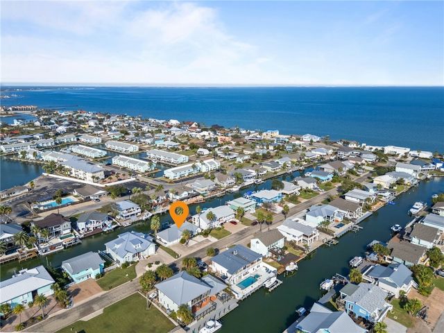 21 Flamingo Road, Rockport, TX 78382