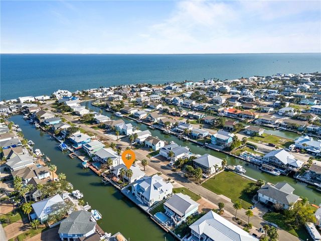 21 Flamingo Road, Rockport, TX 78382