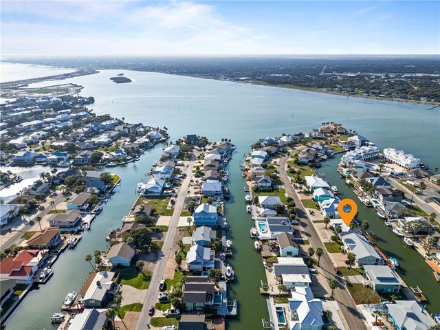 21 Flamingo Road, Rockport, TX 78382