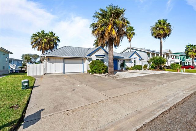 21 Flamingo Road, Rockport, TX 78382