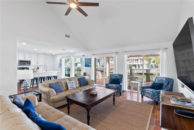 21 Flamingo Road, Rockport, TX 78382