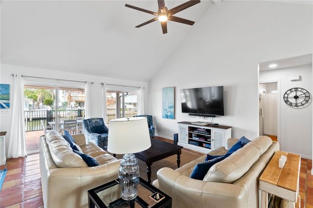 21 Flamingo Road, Rockport, TX 78382