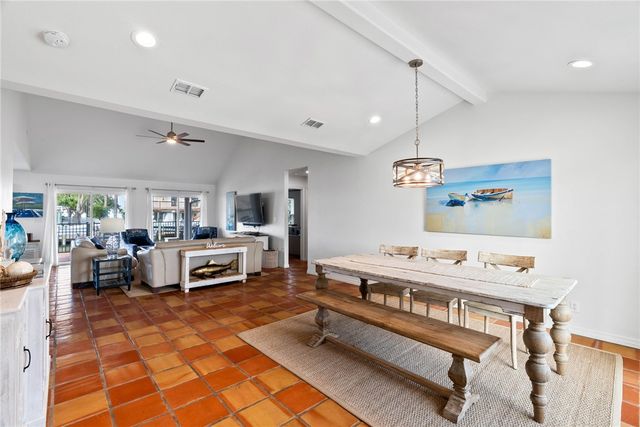 21 Flamingo Road, Rockport, TX 78382