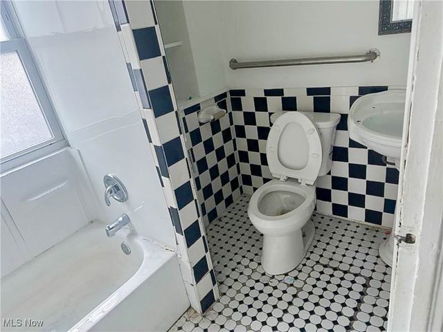 3320 Beechwood Avenue, Cleveland Heights, OH 44118