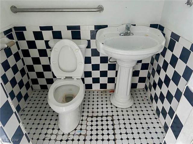 3320 Beechwood Avenue, Cleveland Heights, OH 44118