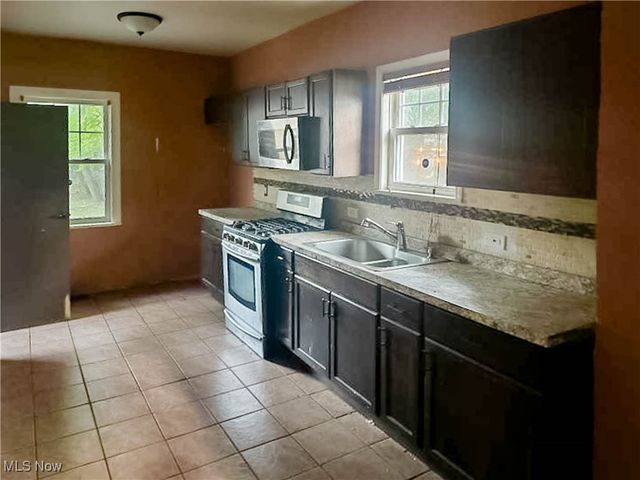 3320 Beechwood Avenue, Cleveland Heights, OH 44118