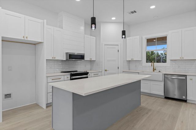 35 Whistling Wind, Wimberley, TX 78676