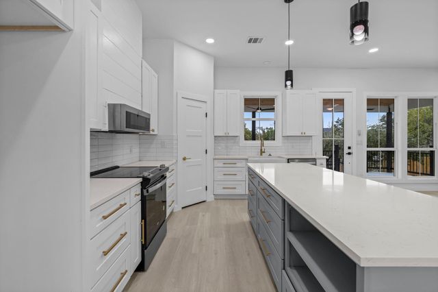 35 Whistling Wind, Wimberley, TX 78676