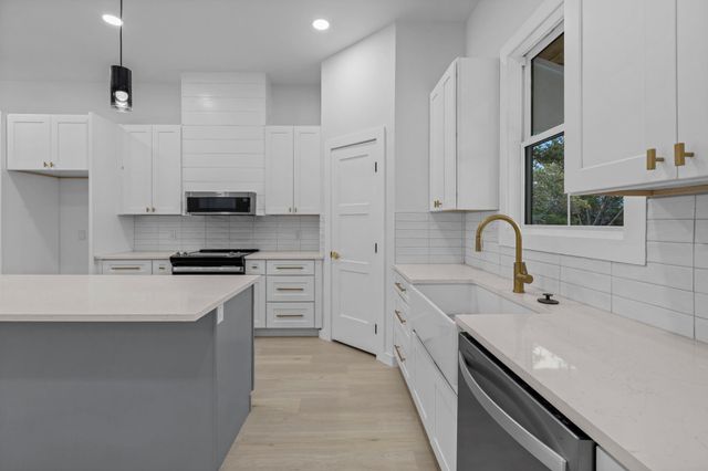 35 Whistling Wind, Wimberley, TX 78676