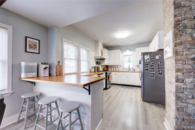 1018 E. 12 Mile Rd, Royal Oak, MI 48073