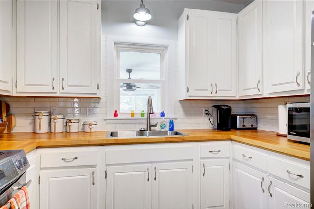 1018 E. 12 Mile Rd, Royal Oak, MI 48073