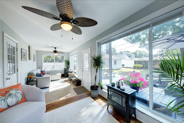 1018 E. 12 Mile Rd, Royal Oak, MI 48073