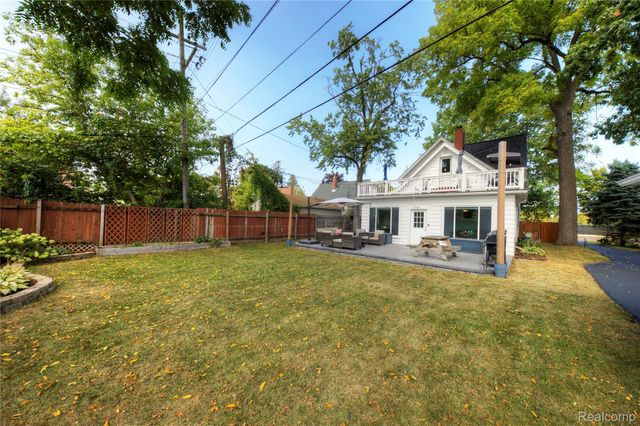 1018 E. 12 Mile Rd, Royal Oak, MI 48073