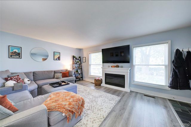 1018 E. 12 Mile Rd, Royal Oak, MI 48073