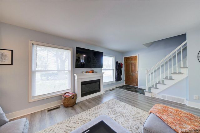 1018 E. 12 Mile Rd, Royal Oak, MI 48073