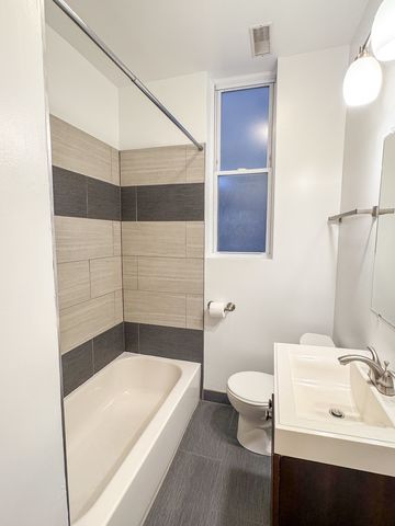 3512 N Halsted Street 2FF, Chicago, IL 60657