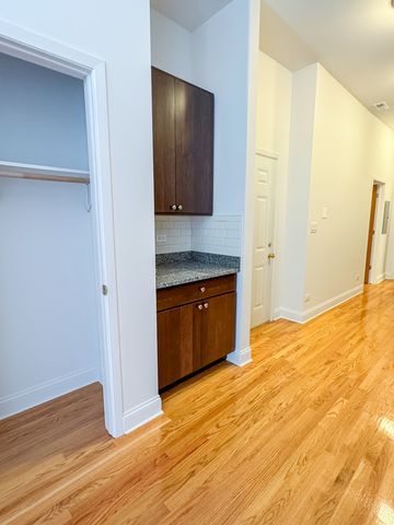 3512 N Halsted Street 2FF, Chicago, IL 60657
