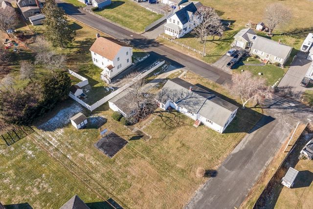 9 Whitsbourgh St, Taunton, MA 02780