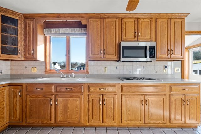 9 Whitsbourgh St, Taunton, MA 02780