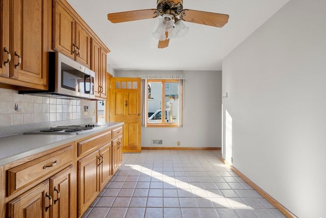 9 Whitsbourgh St, Taunton, MA 02780