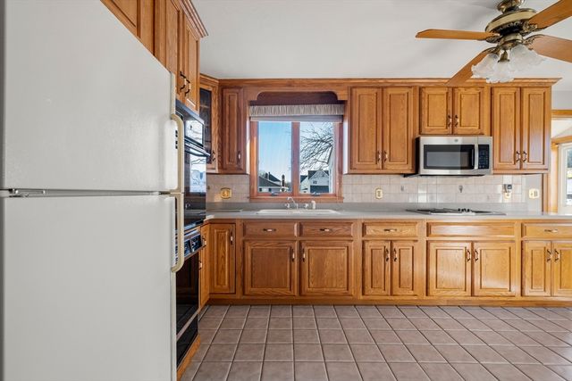 9 Whitsbourgh St, Taunton, MA 02780