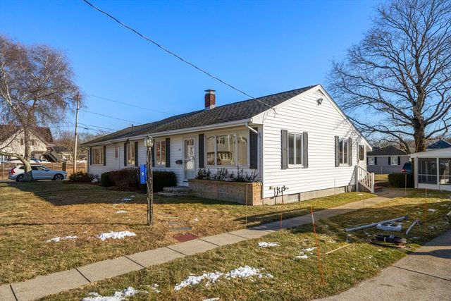 9 Whitsbourgh St, Taunton, MA 02780